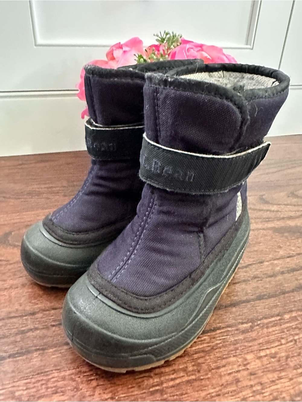 LL Bean navy blue snow boots, size 8T
